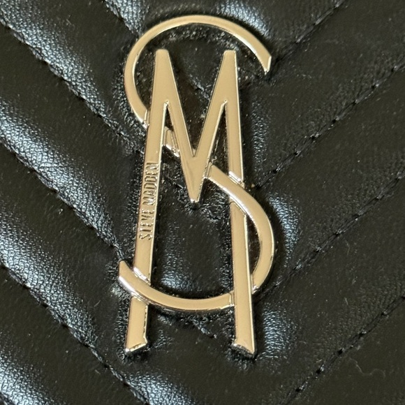 Steve Madden Black Chevron Crossbody Bag - Picture 7 of 7